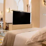 Barluzzi לינה וארוחת בוקר 4*