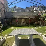 לינה וארוחת בוקר Barluzzi 4*