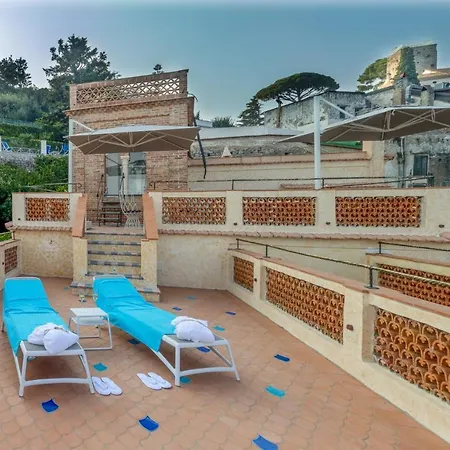 Barluzzi Oda ve Kahvaltı 4*