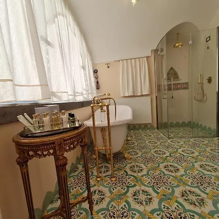 Oda ve Kahvaltı Barluzzi 4*