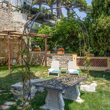 Barluzzi Oda ve Kahvaltı 4*
