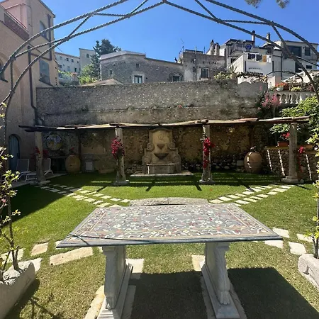 לינה וארוחת בוקר Barluzzi 4*